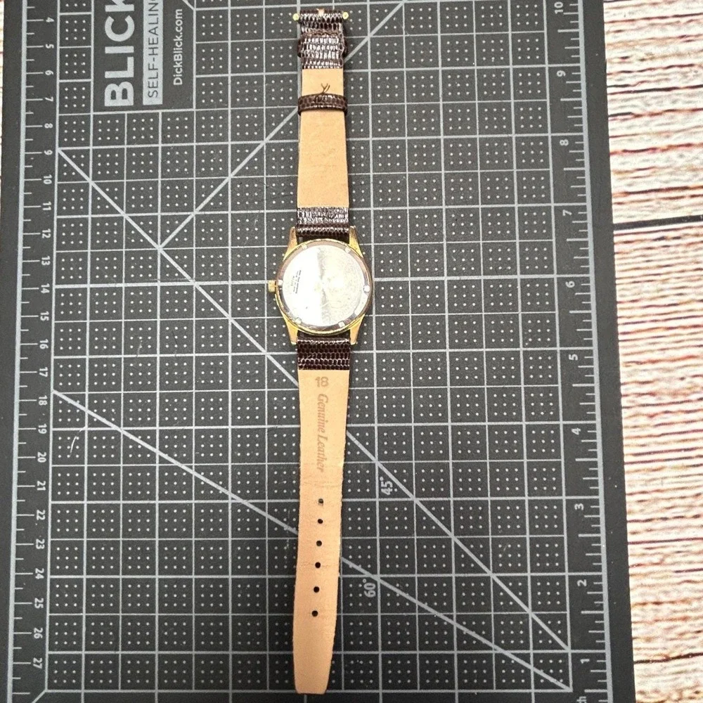 Vintage Elgin Manual Wind‎ Watch Gold Tone Base Metal Bezel Brown Leather Tested